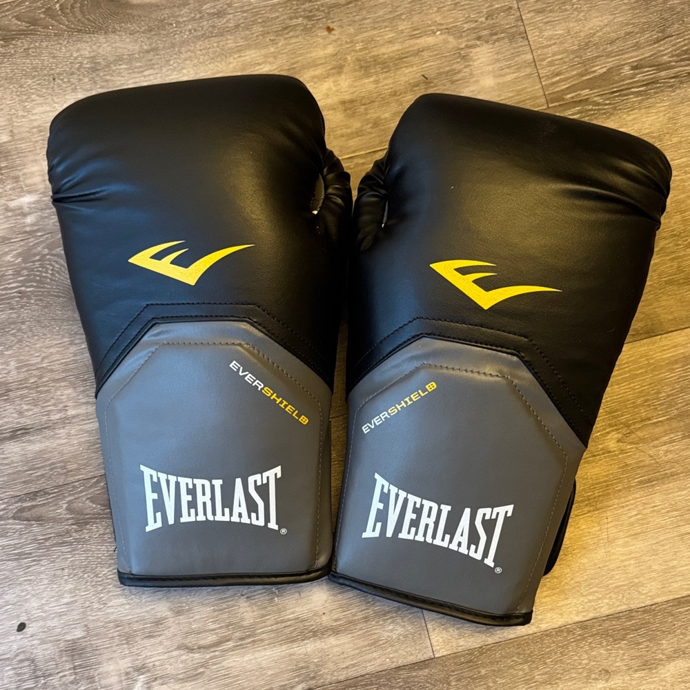 Everlast Black and Gray Training Gloves